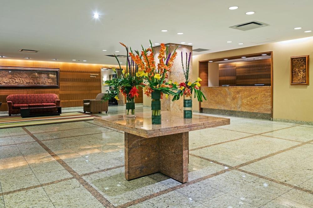 Crowne Plaza Airport By Ihg Hotel 4*